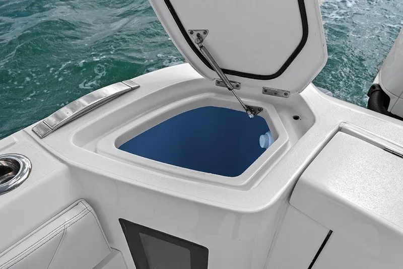 Slide: The Image of Stbd transom above deck baitwell - 15
