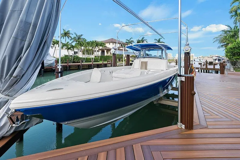 Slide: The Image of Port bow profile while boat is on lift - 60