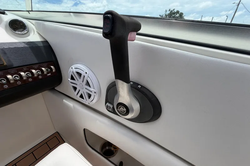 Slide: The Image of Throttle control and speaker on 2007 Sea Ray SLX 250 boat dashboard. - 34