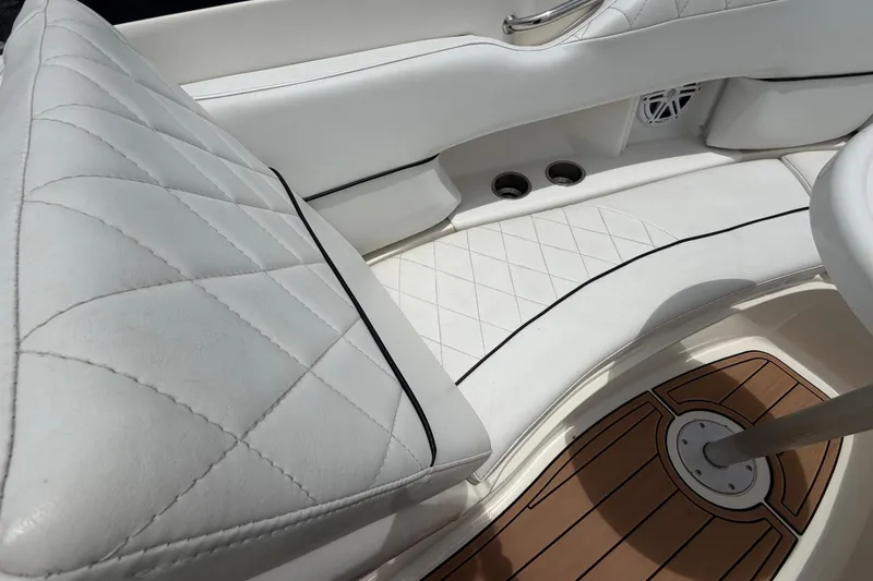 Slide: The Image of Luxurious white seating on 2007 Sea Ray SLX 250 boat interior. - 47