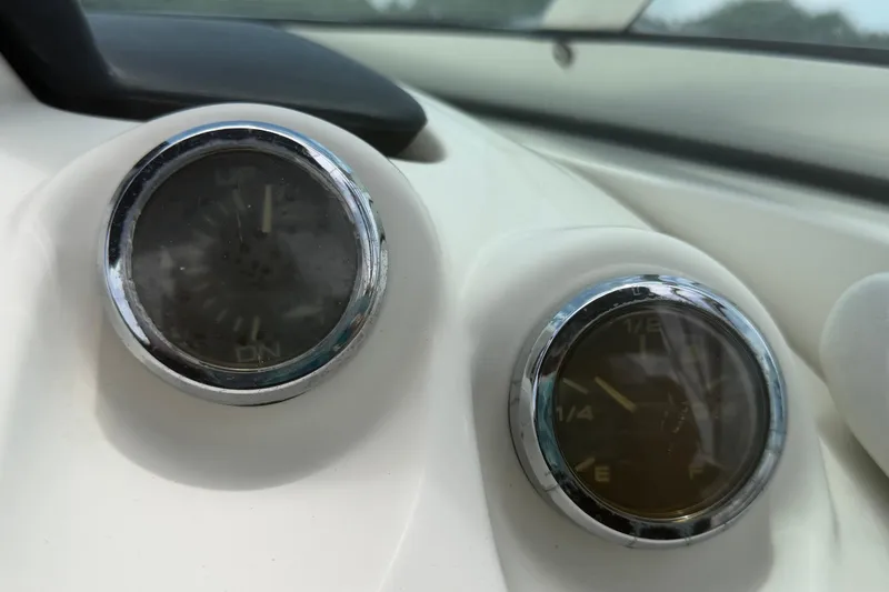 Slide: The Image of Dashboard van Sea Ray SLX 250 boot, jaar 2007. - 32