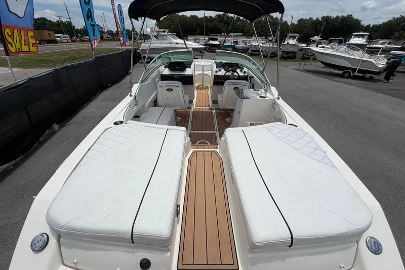 Slide: The Image of Vista interior de un barco Sea Ray SLX 250 de 2007 en venta. - 14