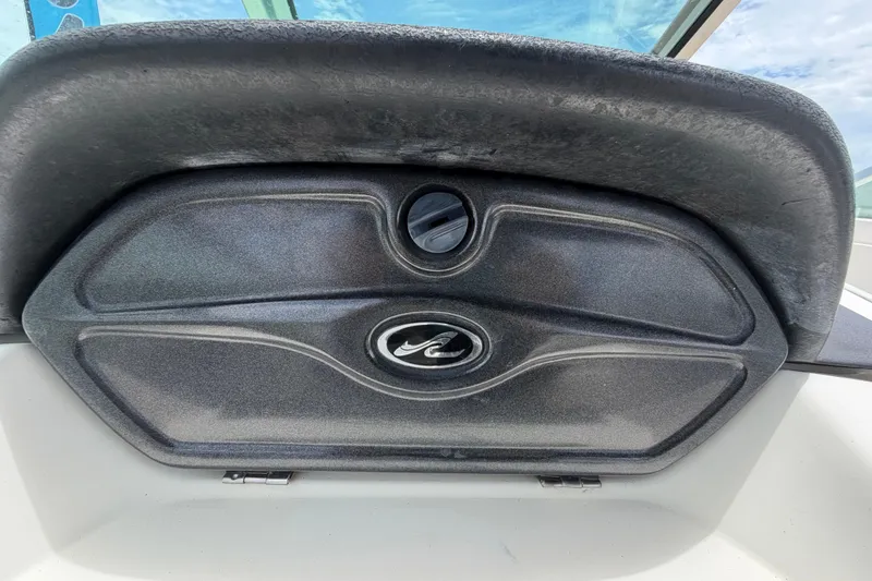 Slide: The Image of 2007 Sea Ray SLX 250 dashboard detail with logo and control knob. - 59