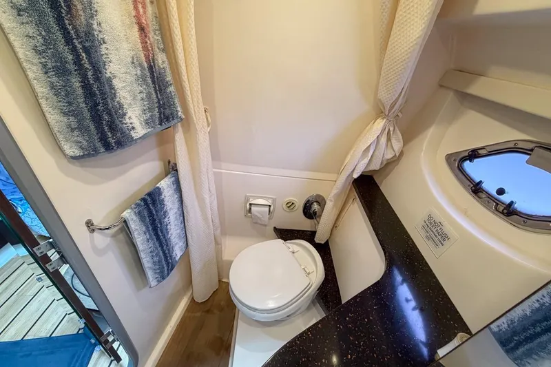 Slide: The Image of Badezimmer im Regal 38 Express Boot, Baujahr 2015. - 95
