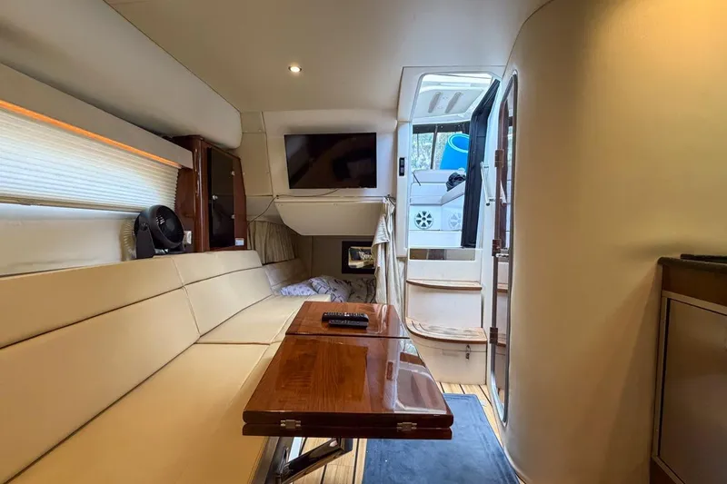 Slide: The Image of Interni dello yacht Regal 38 Express 2015 con divano beige e tavolo in legno. - 105
