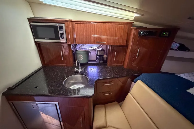 Slide: The Image of Intérieur du Regal 38 Express 2015 avec cuisine et coin salon. - 88