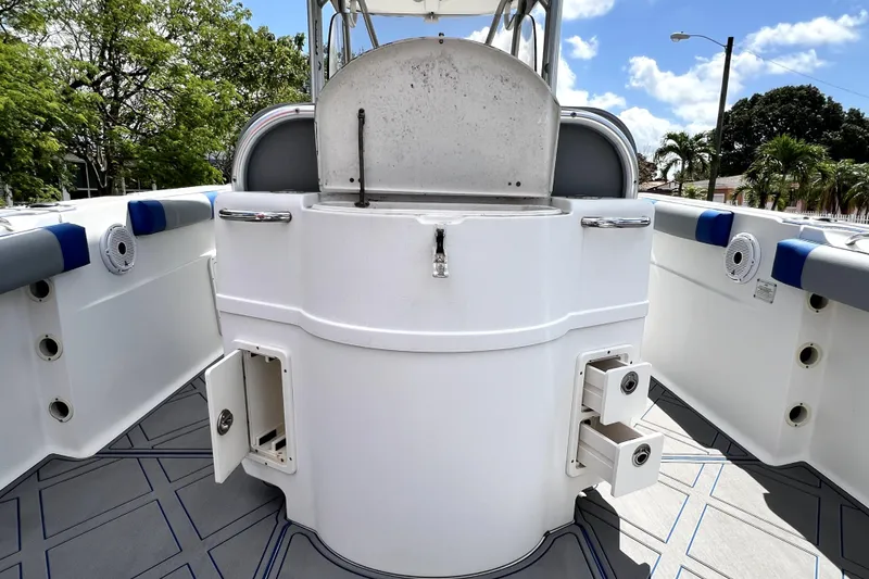 Slide: The Image of Vue intérieure du bateau Wellcraft 35 Scarab Sport Open 2007. - 48