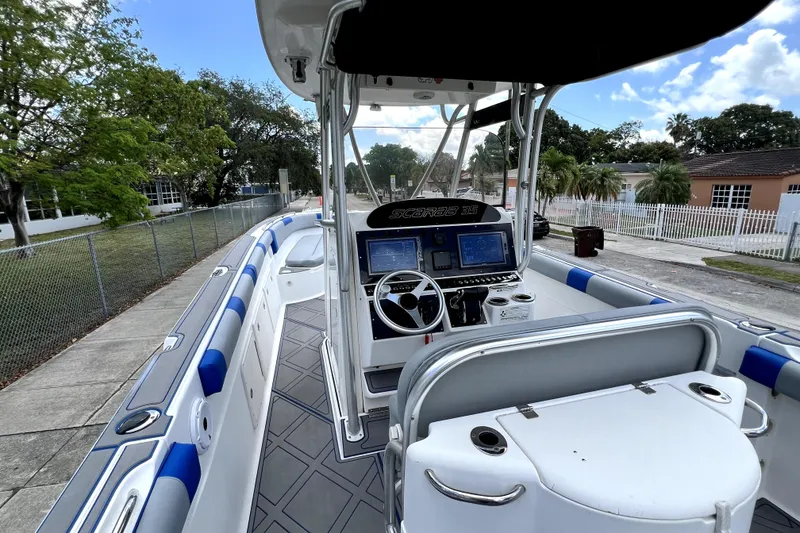 Slide: The Image of 2007 Wellcraft 35 Scarab Sport Open Boot Cockpitansicht. - 34