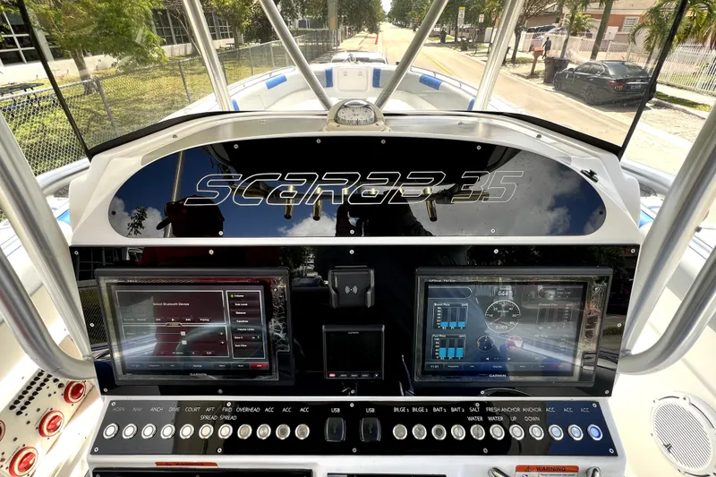Slide: The Image of Cruscotto del Wellcraft 35 Scarab Sport Open 2007 con display moderni. - 60