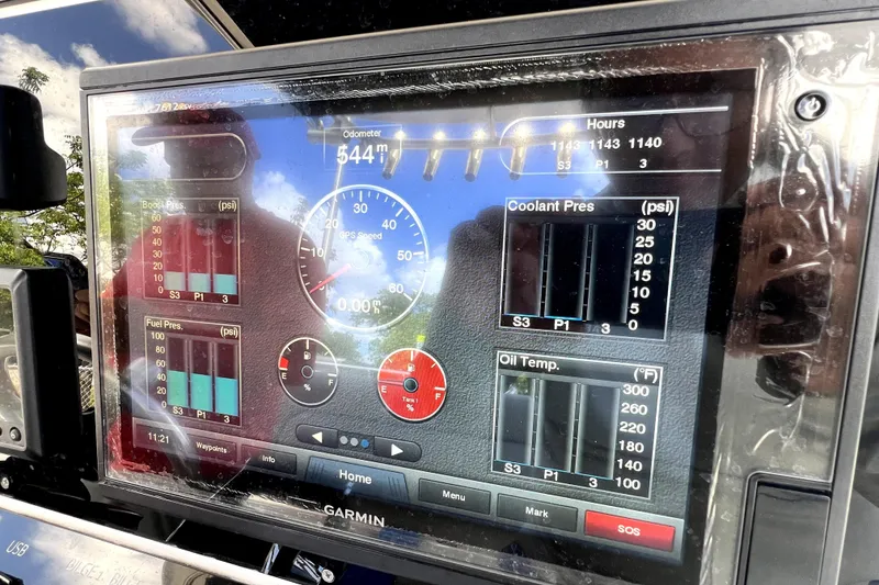 Slide: The Image of Pantalla Garmin en Wellcraft 35 Scarab Sport Open 2007. - 62