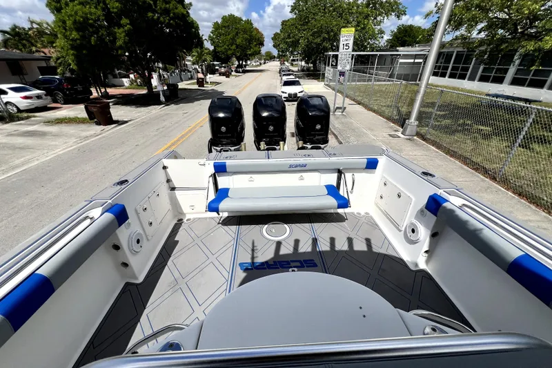 Slide: The Image of 2007 Wellcraft 35 Scarab Sport Open geparkeerd op straat. - 45