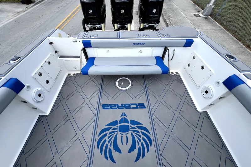 Slide: The Image of Innenraum eines 2007 Wellcraft 35 Scarab Sport Open Bootes. - 36