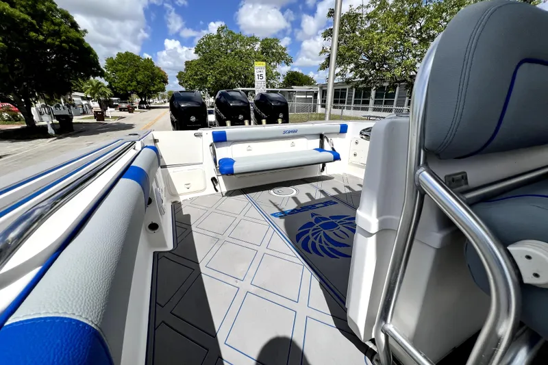 Slide: The Image of Vista interior de un barco Wellcraft 35 Scarab Sport Open 2007. - 41