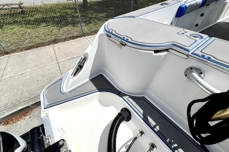 Slide: The Image of 2007 Wellcraft 35 Scarab Sport Open Bootsdach und Details. - 38