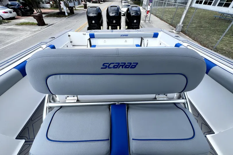 Slide: The Image of Vista trasera de un barco Wellcraft 35 Scarab Sport Open 2007. - 64