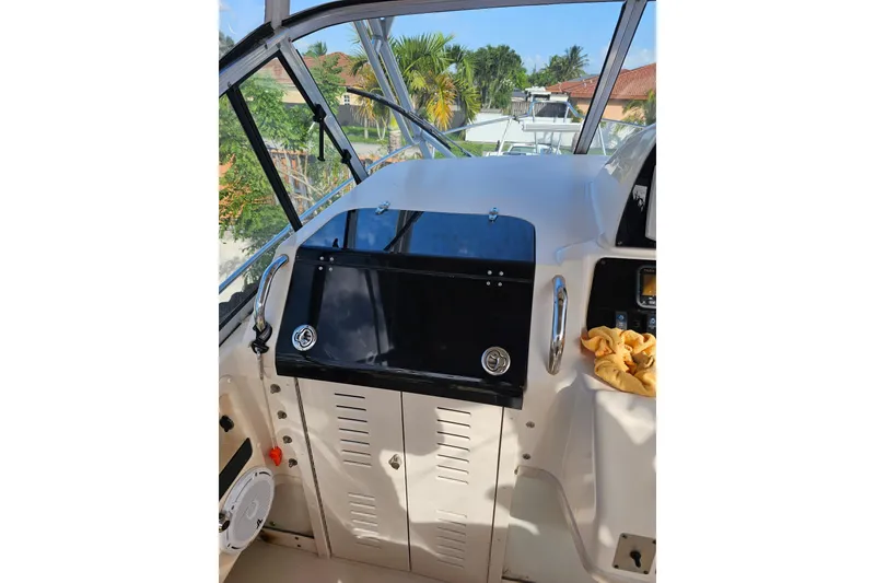 Slide: The Image of 2006 Grady-White Sailfish 282 boat helm with windshield and control panel. - 15