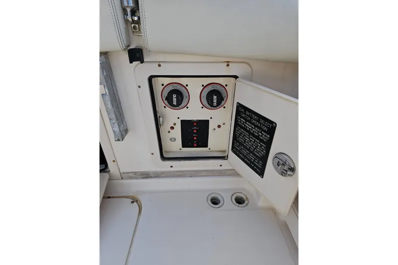 Slide: The Image of 2006 Grady-White Sailfish 282 boat battery switch panel with operation instructions. - 30