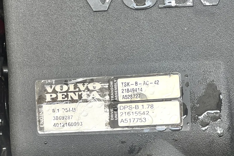 Slide: The Image of Volvo Penta engine label on 2006 Regal Commodore 3560 IB boat. - 25