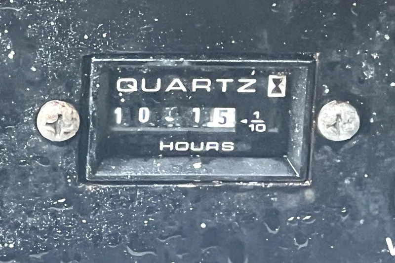 Slide: The Image of Quartz hour meter showing 1015.5 hours on a 2006 Regal Commodore 3560 IB. - 63