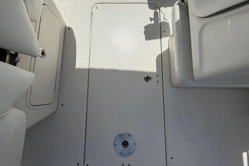 Slide: The Image of Interno di una Sea Ray 250 Amberjack 2006, superficie bianca. - 19