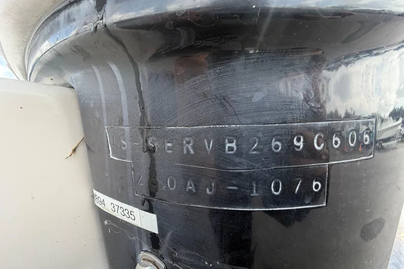 Slide: The Image of Hull identification number on a 2006 Sea Ray 250 Amberjack boat. - 64