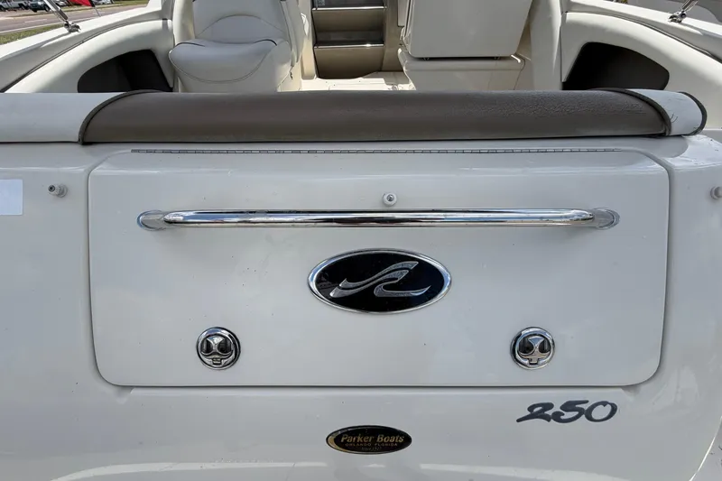Slide: The Image of Rückansicht eines 2006 Sea Ray 250 Amberjack Bootes. - 14