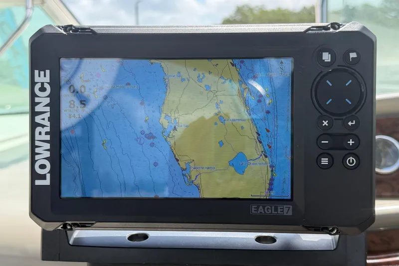 Slide: The Image of GPS Lowrance Eagle7 su Sea Ray 250 Amberjack 2006. - 27