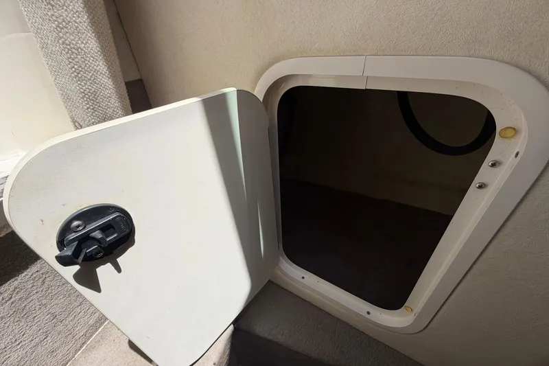 Slide: The Image of Porta aperta di un Sea Ray 250 Amberjack 2006. - 37
