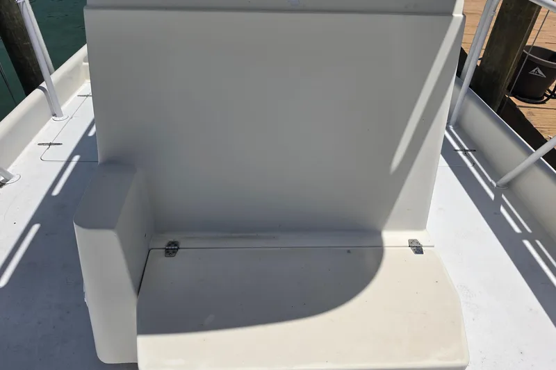 Slide: The Image of Exuma Catamaran 32, 2014, area seduta sul ponte. - 56