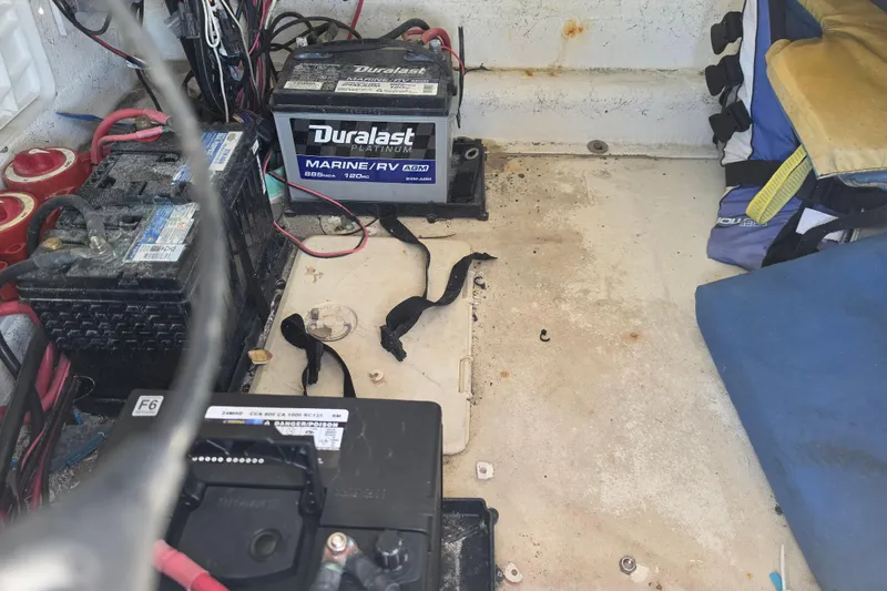 Slide: The Image of Batterien im Exuma Catamaran 32, Baujahr 2014. - 45