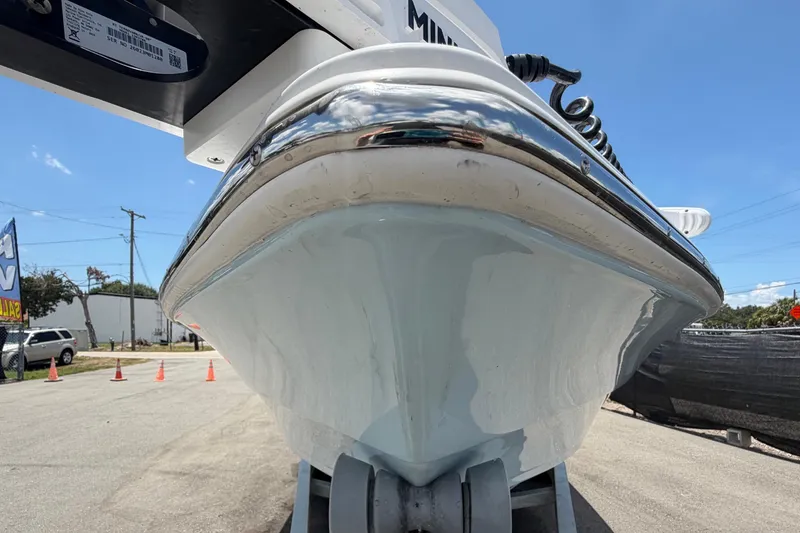 Slide: The Image of Die Unterseite eines Savannah 210X Bootes von 2025 auf einem Anhänger. - 8