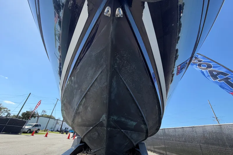 Slide: The Image of 2006 Sea Ray 300 Sundancer boat hull, close-up view, outdoors under clear blue sky. - 13