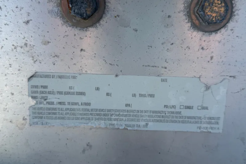 Slide: The Image of Label on a 2006 Sea Ray 300 Sundancer boat, showing specifications and safety standards. - 116