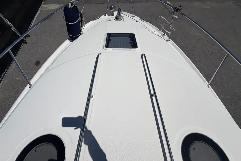 Slide: The Image of Bow view of 2006 Sea Ray 300 Sundancer yacht, featuring sleek deck design. - 45