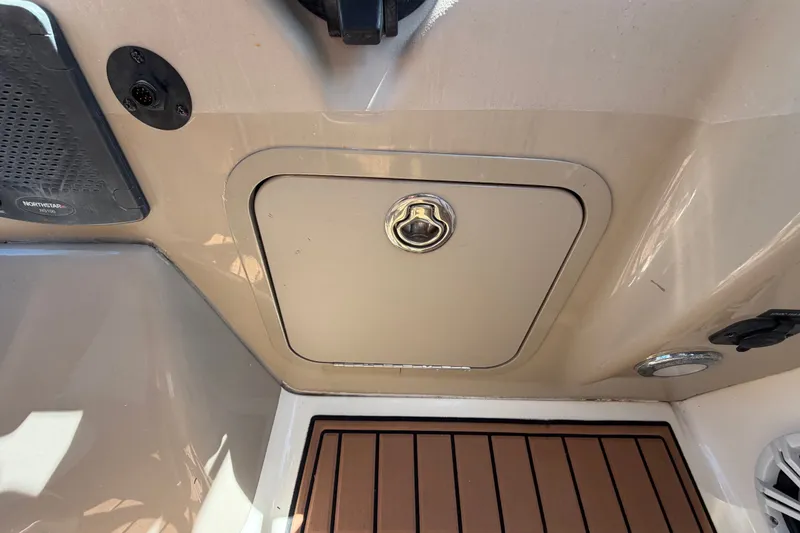 Slide: The Image of Hatch and deck area on a 2006 Sea Ray 300 Sundancer boat. - 40
