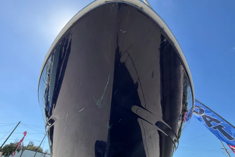 Slide: The Image of 2006 Sea Ray 300 Sundancer boat hull against clear blue sky. - 12