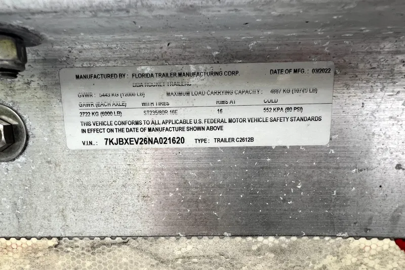 Slide: The Image of Un'etichetta su una barca con dettagli tecnici e informazioni di sicurezza. - 35