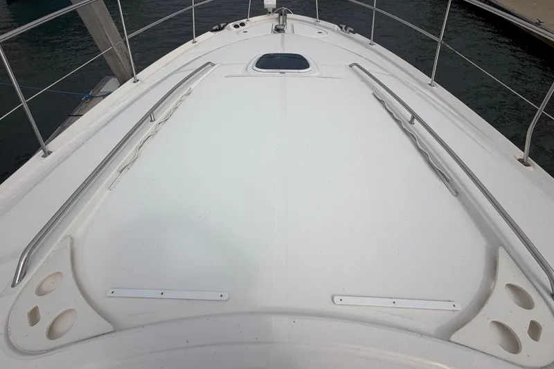 Slide: The Image of 2006 Sea Ray 550 Sedan Bridge yacht deck with railing and hatch. - 31