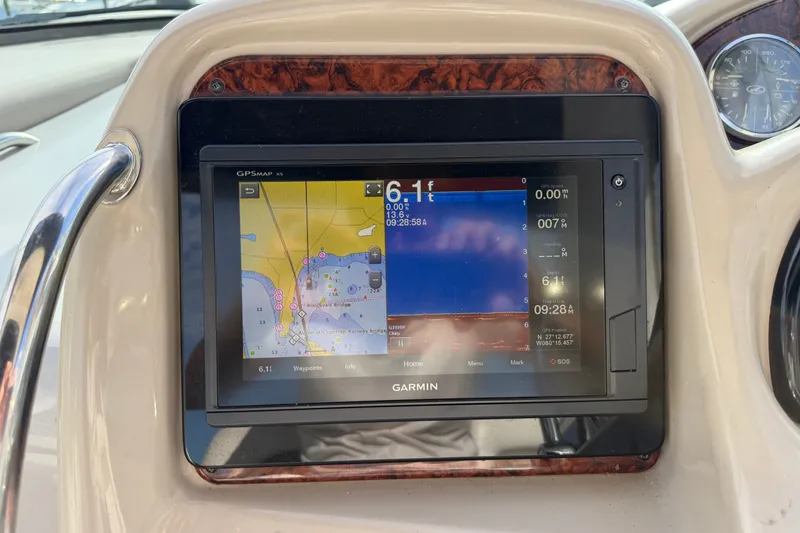 Slide: The Image of Garmin GPS display on 2006 Sea Ray Sundancer 320 boat dashboard. - 72
