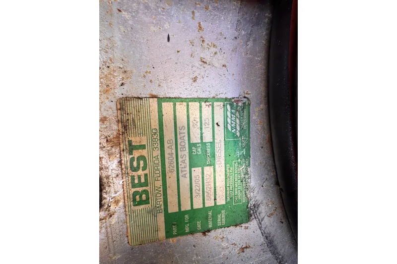 Slide: The Image of Label on 2005 Atlas Boat Works Acadia 25, showing specifications and manufacturing details. - 50