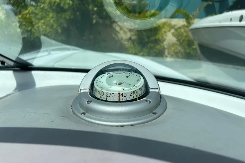 Slide: The Image of Compass on 2005 Baha Cruisers 302 boat dashboard, under sunlight. - 38