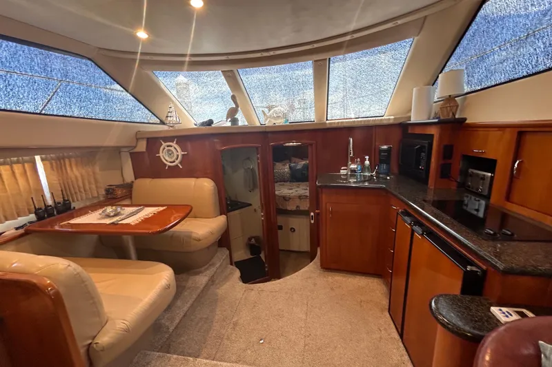 Slide: The Image of Interieur van een Carver 36 Motor Yacht 2005, met keuken en eetgedeelte. - 71