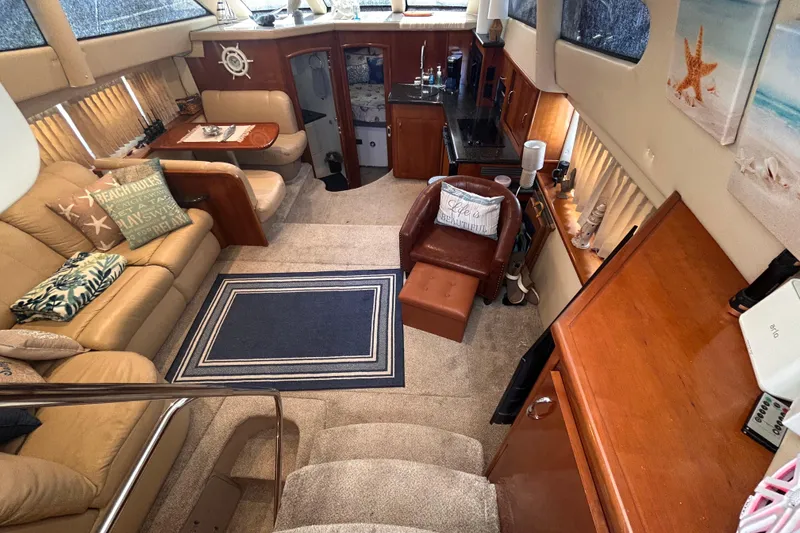 Slide: The Image of Interni di un Carver 36 Motor Yacht 2005, accogliente e arredato con stile. - 60