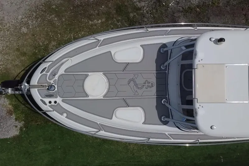 Slide: The Image of Luchtfoto van een Hydra-Sports 3300 VX boot uit 2005 met grijs dek en wit dak. - 16