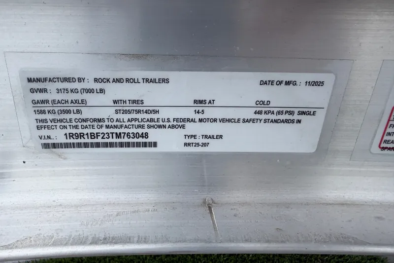 Slide: The Image of Label on Rock and Roll Trailers, GVWR 3175 kg, manufactured 11/2025. - 35