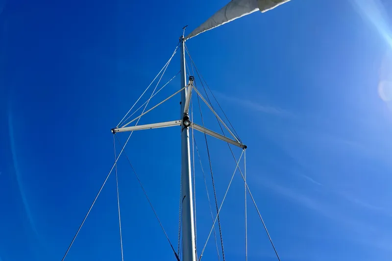 Slide: The Image of Mast of 2013 Gemini Legacy 35 sailboat against clear blue sky. - 158