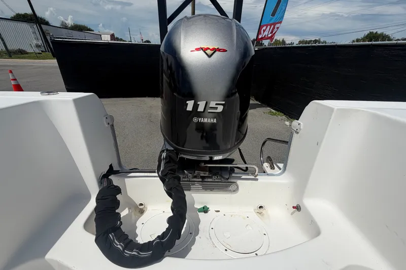 Slide: The Image of 2005 Sea Fox 197 Center Console with Yamaha 115 outboard motor, displayed for sale. - 51