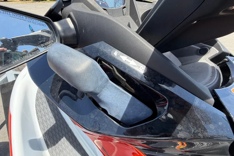 Slide: The Image of Nahaufnahme des Lenkers eines Kawasaki Jetski STX 160LX. - 36