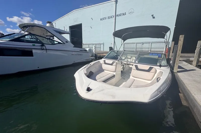 Slide: The Image of Yamaha SX190 2012 Boot im North Beach Marina angedockt. - 7