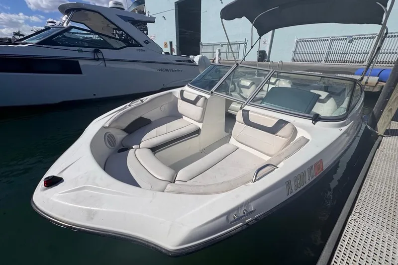 Slide: The Image of 2012 Yamaha SX190 Boot am Dock, sonniger Tag. - 6
